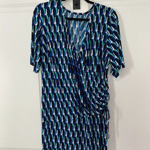 jones ny dress surplice blue geo short sleeve